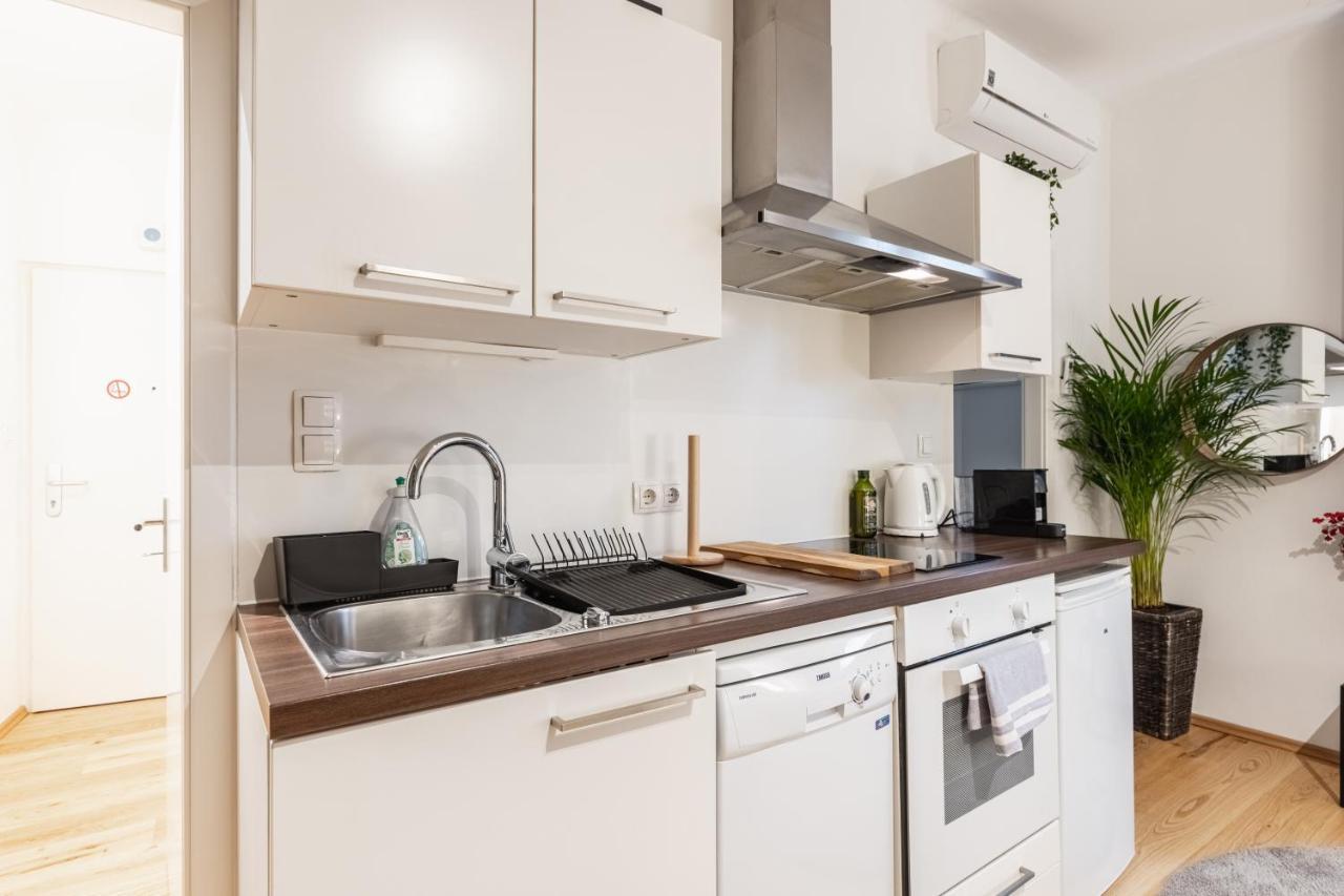 Cozy Studio Apartment Located In Vienna'S Vibrant City Center ภายนอก รูปภาพ